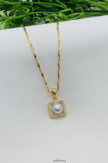 Estele Gold Plated Pearl Flower Pendant