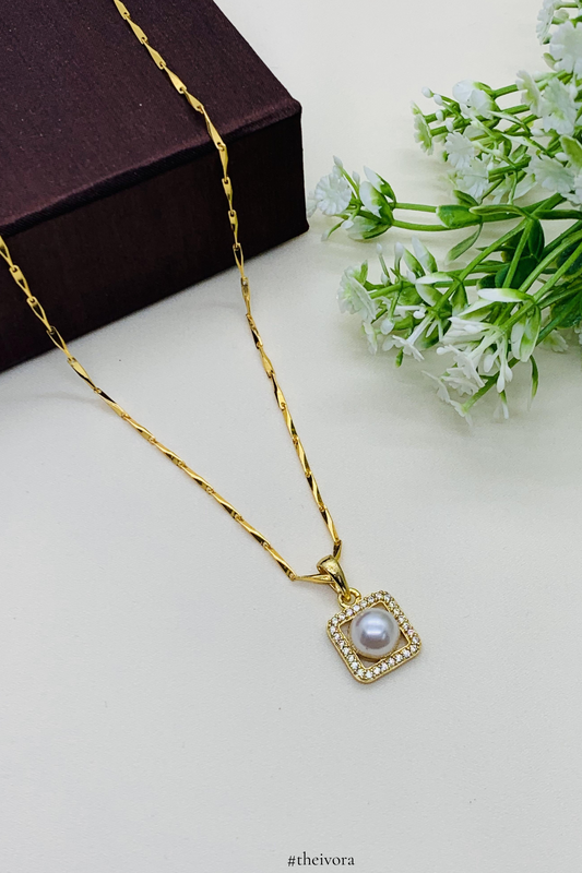 Estele Gold Plated Pearl Flower Pendant